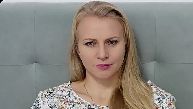 K  Adrienne online show from 10-27-25, 06:14