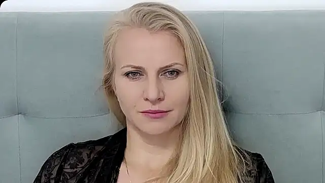 K  Adrienne online show from 10-04-25, 05:31
