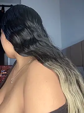 Snapshot of RsellAmb chatting on 10-19-25, 03:09 RsellAmb online show from 10-19-25, 03:09