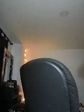 Snapshot of RsellAmb chatting on 01-19-25, 05:26 RsellAmb online show from 01-19-25, 05:26