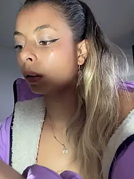 Snapshot of RsellAmb chatting on 02-08-25, 10:29 RsellAmb online show from 02-08-25, 10:29