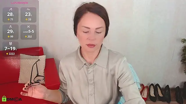 VickyGolden online show from 09-18-25, 05:21