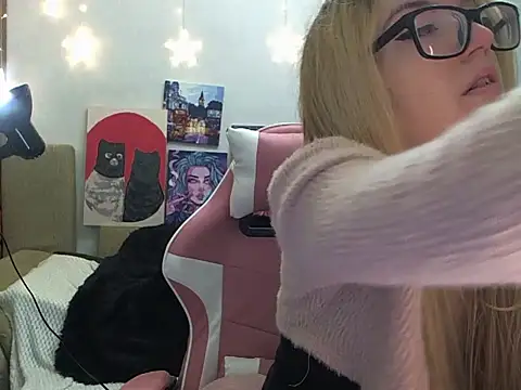 SecretSophia online show from 09-20-25, 06:46