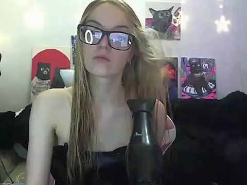 SecretSophia online show from 11-04-25, 04:44