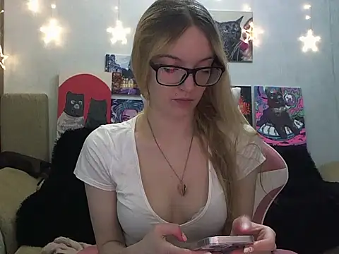 SecretSophia online show from 09-18-25, 07:28