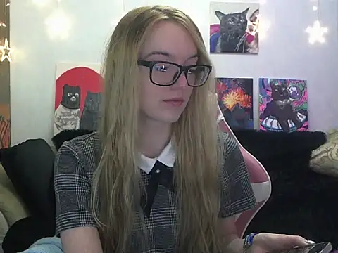 SecretSophia online show from 11-12-25, 05:39