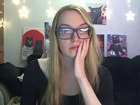 SecretSophia online show from 12-04-25, 01:54