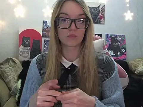 SecretSophia online show from 10-04-25, 07:37