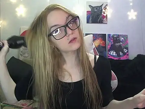 SecretSophia online show from 11-07-25, 04:22