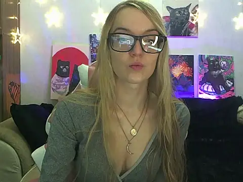 SecretSophia online show from 11-16-25, 09:08