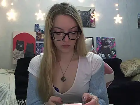 SecretSophia online show from 09-25-25, 08:48