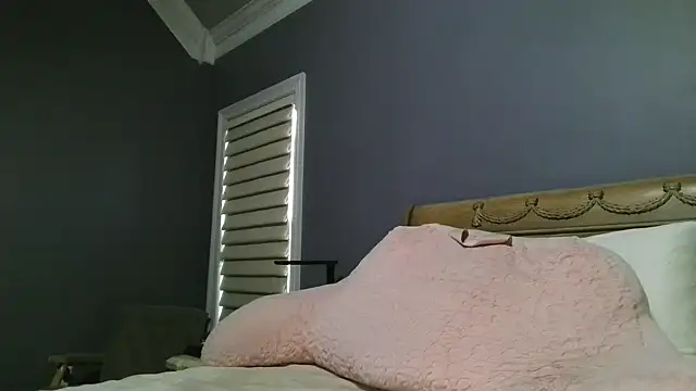 Lisaisluscious online show from 04-13-26, 01:48