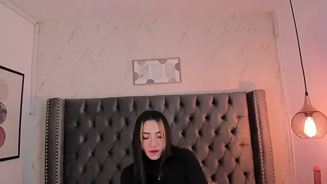 Snapshot of Kim_Blane chatting on 12-03-25, 03:40 Kim Blane online show from 12-03-25, 03:40