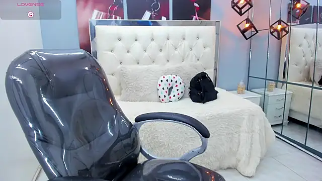 pearl weet online show from 11-28-25, 05:35