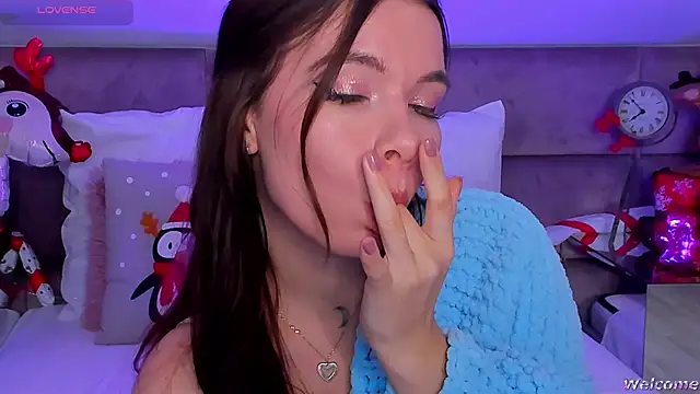 MiaMuse online show from 12-13-25, 08:04