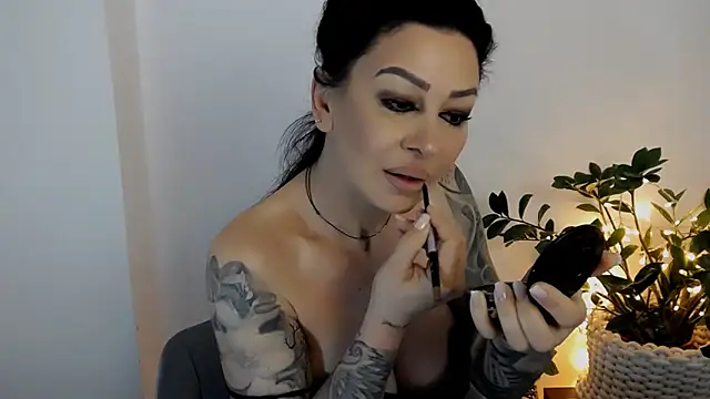 Snapshot of Xentthia chatting on 04-27-26, 02:37 Xentthia online show from 04-27-26, 02:37