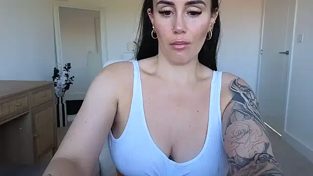 LibbyLoveHeartx online show from 04-18-26, 07:54