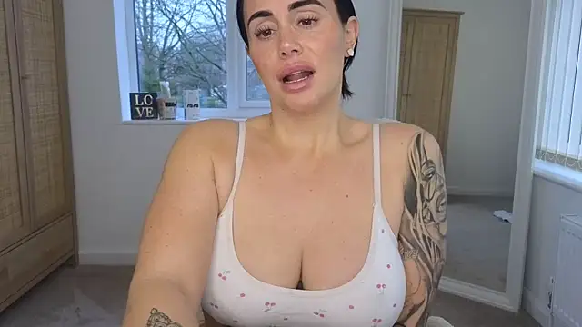 LibbyLoveHeartx online show from 02-12-26, 08:36