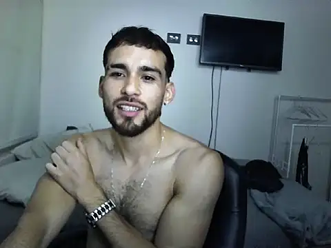 Snapshot of Emanuell__ chatting on 10-13-25, 11:49 Emanuell online show from 10-13-25, 11:49