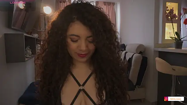 valeria rosses online show from 05-13-26, 06:48