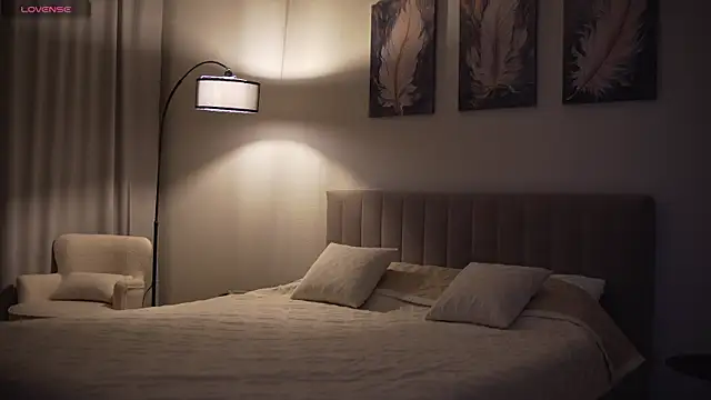 Danielle Thomas online show from 09-28-25, 06:15