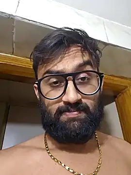 Snapshot of love4shownude chatting on 01-15-25, 05:05 love4shownude online show from 01-15-25, 05:05