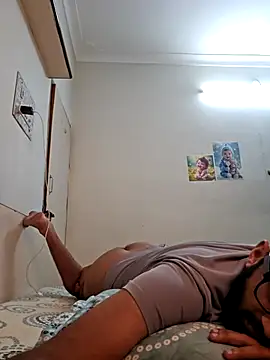 Snapshot of love4shownude chatting on 10-18-25, 04:47 love4shownude online show from 10-18-25, 04:47