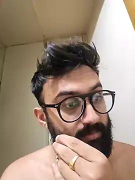 Snapshot of love4shownude chatting on 01-14-25, 05:45 love4shownude online show from 01-14-25, 05:45