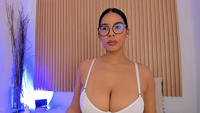 Snapshot of GenesisRuiz chatting on 06-29-26, 10:48 GenesisRuiz online show from 06-29-26, 10:48