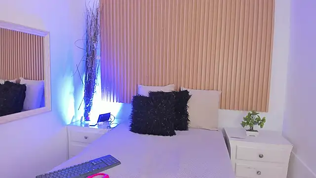 Snapshot of GenesisRuiz chatting on 02-25-26, 01:44 GenesisRuiz online show from 02-25-26, 01:44