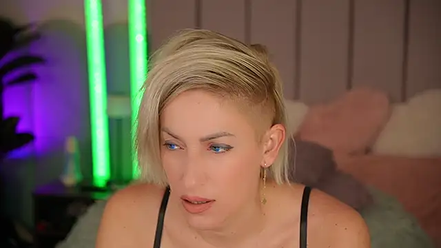 VickySecret96 online show from 10-30-25, 05:21