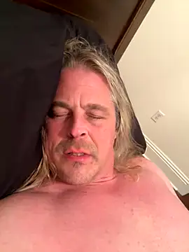 Snapshot of zeus337 chatting on 11-19-25, 02:44 zeus337 online show from 11-19-25, 02:44