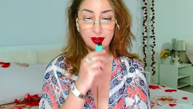 Snapshot of Tyana40 chatting on 04-21-26, 01:42 Tyana40 online show from 04-21-26, 01:42