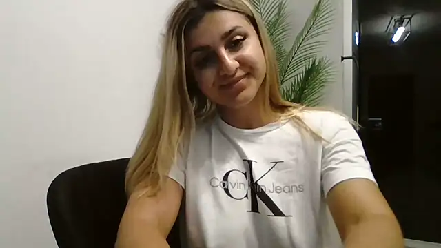 Snapshot of NicolePlay chatting on 06-25-26, 02:20 NicolePlay online show from 06-25-26, 02:20