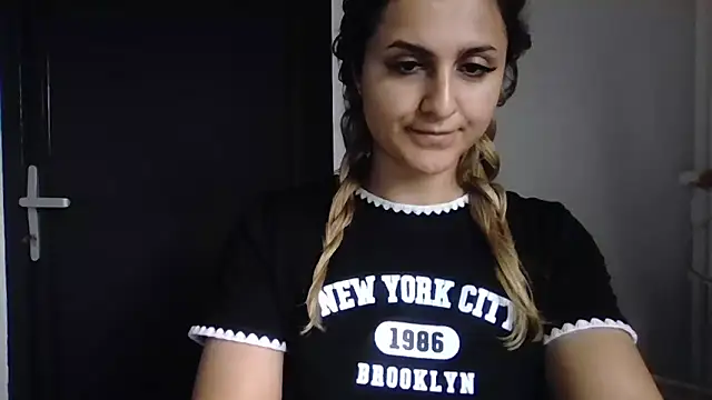 NicolePlay online show from 06-03-26, 02:33