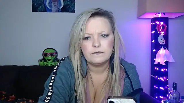 BigTitBarbie68 online show from 10-03-25, 06:26