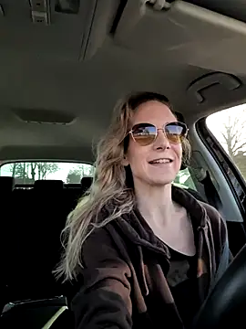 Snapshot of NaomiAndFriends chatting on 03-07-25, 08:34 NaomiAndFriends online show from 03-07-25, 08:34