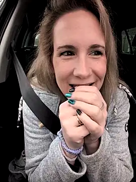 NaomiAndFriends online show from 04-11-26, 09:13