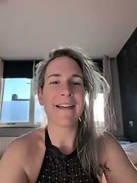 NaomiAndFriends online show from 04-23-26, 05:03