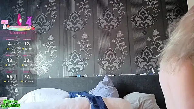 Snapshot of NaomiAndFriends chatting on 01-16-26, 10:19 NaomiAndFriends online show from 01-16-26, 10:19