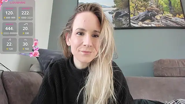 Snapshot of NaomiAndFriends chatting on 02-17-25, 10:18 NaomiAndFriends online show from 02-17-25, 10:18