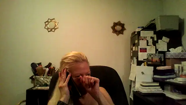 Snapshot of XTRAHORNYONE chatting on 10-11-25, 04:13 XTRAHORNYONE online show from 10-11-25, 04:13