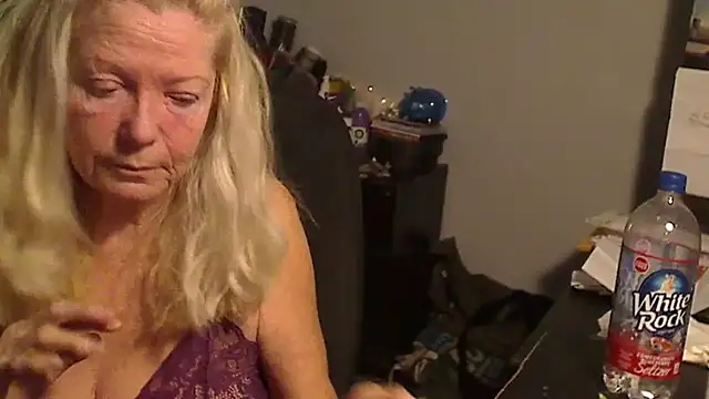 Snapshot of XTRAHORNYONE chatting on 01-25-25, 12:47 XTRAHORNYONE online show from 01-25-25, 12:47