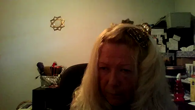 Snapshot of XTRAHORNYONE chatting on 10-13-25, 04:08 XTRAHORNYONE online show from 10-13-25, 04:08