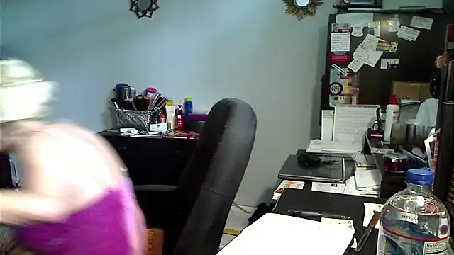 Snapshot of XTRAHORNYONE chatting on 03-29-26, 05:14 XTRAHORNYONE online show from 03-29-26, 05:14