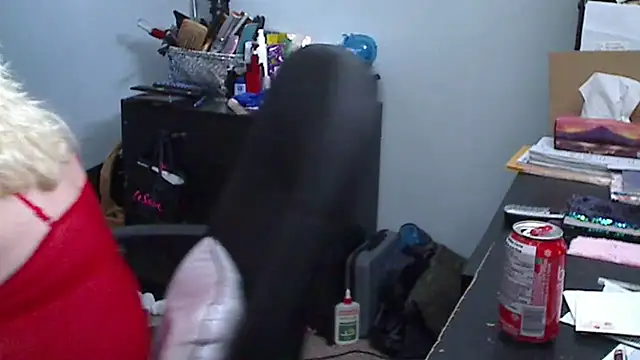 Snapshot of XTRAHORNYONE chatting on 02-25-25, 04:04 XTRAHORNYONE online show from 02-25-25, 04:04