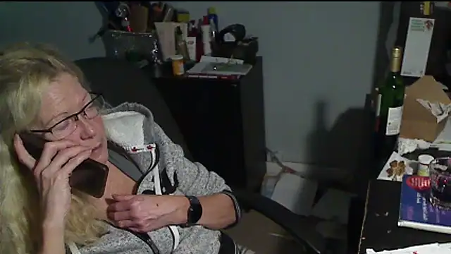 Snapshot of XTRAHORNYONE chatting on 11-26-25, 03:39 XTRAHORNYONE online show from 11-26-25, 03:39