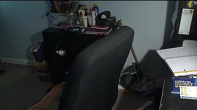 Snapshot of XTRAHORNYONE chatting on 11-18-25, 05:00 XTRAHORNYONE online show from 11-18-25, 05:00