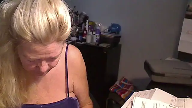 Snapshot of XTRAHORNYONE chatting on 01-31-25, 03:00 XTRAHORNYONE online show from 01-31-25, 03:00