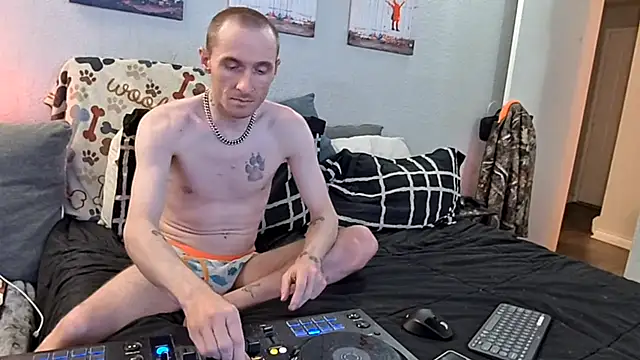 Snapshot of pyrowuff chatting on 02-02-26, 03:16 pyrowuff online show from 02-02-26, 03:16